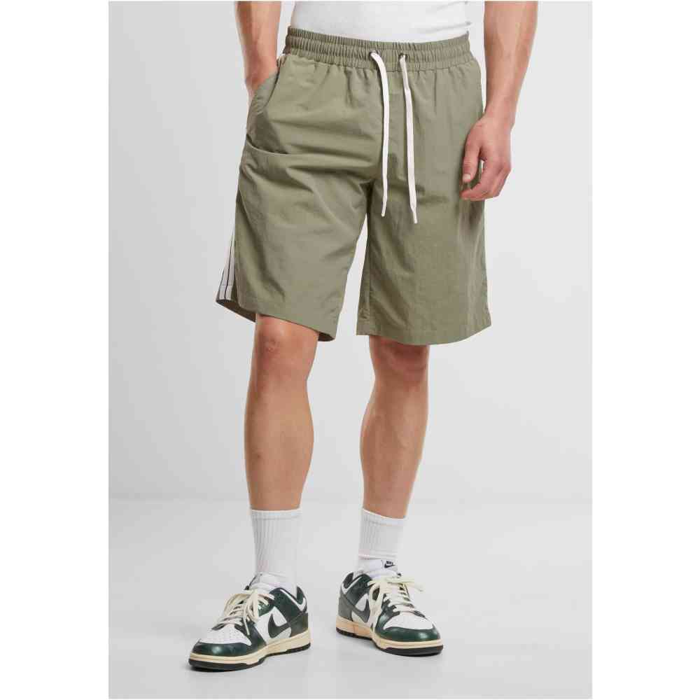 Urban Classics - Board with patched stripe Shorts - Olive green